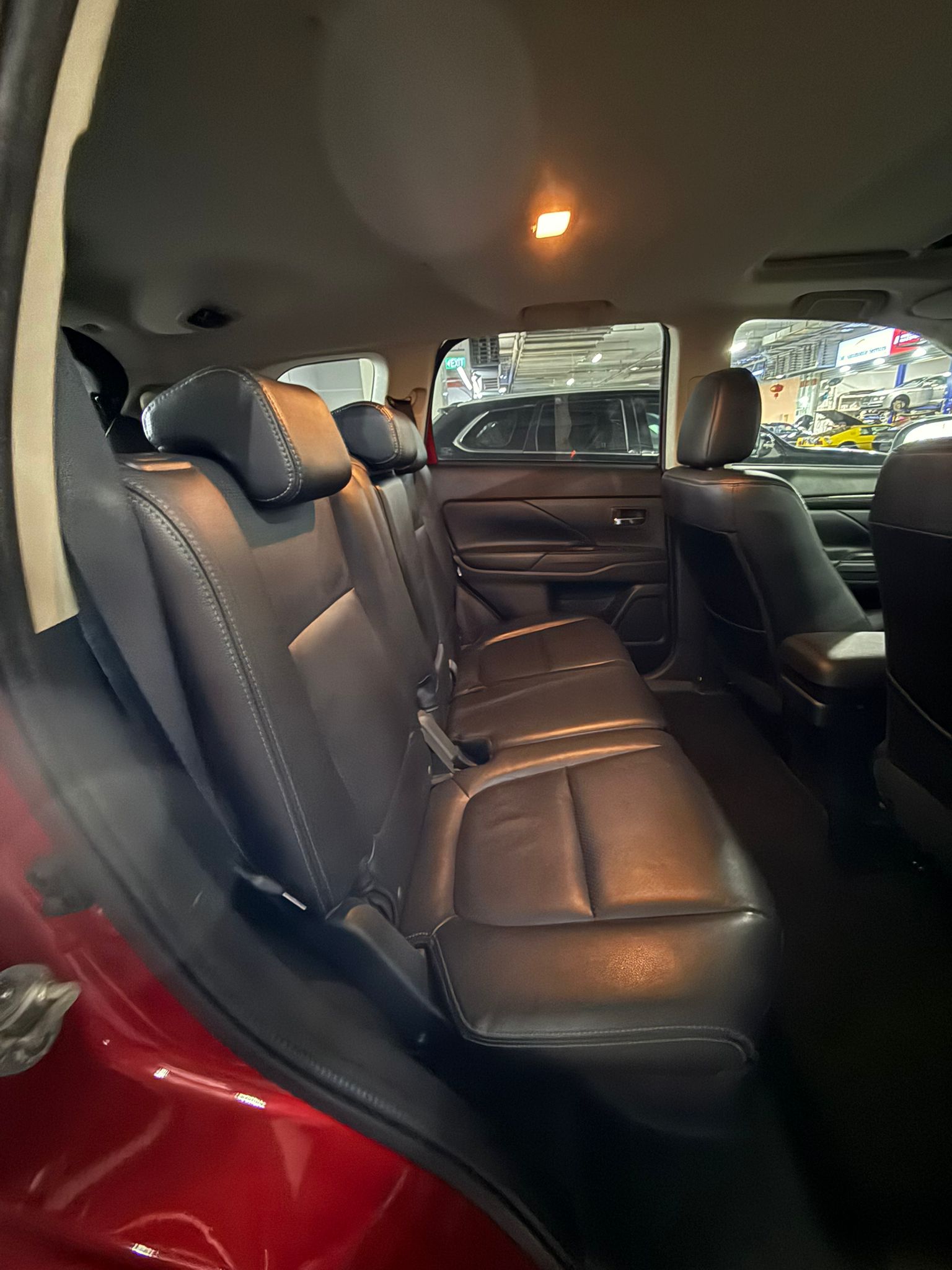 MITSUBISHI OUTLANDER 2.4 CVT AWD S/R FACELIFT - Image 8