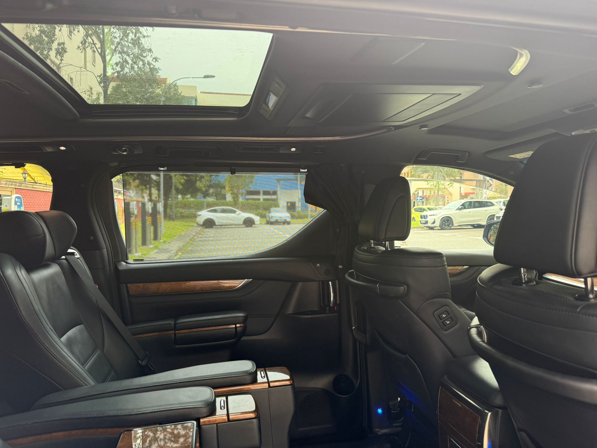 TOYOTA VELLFIRE Executive Lounge 3.5A - Image 7