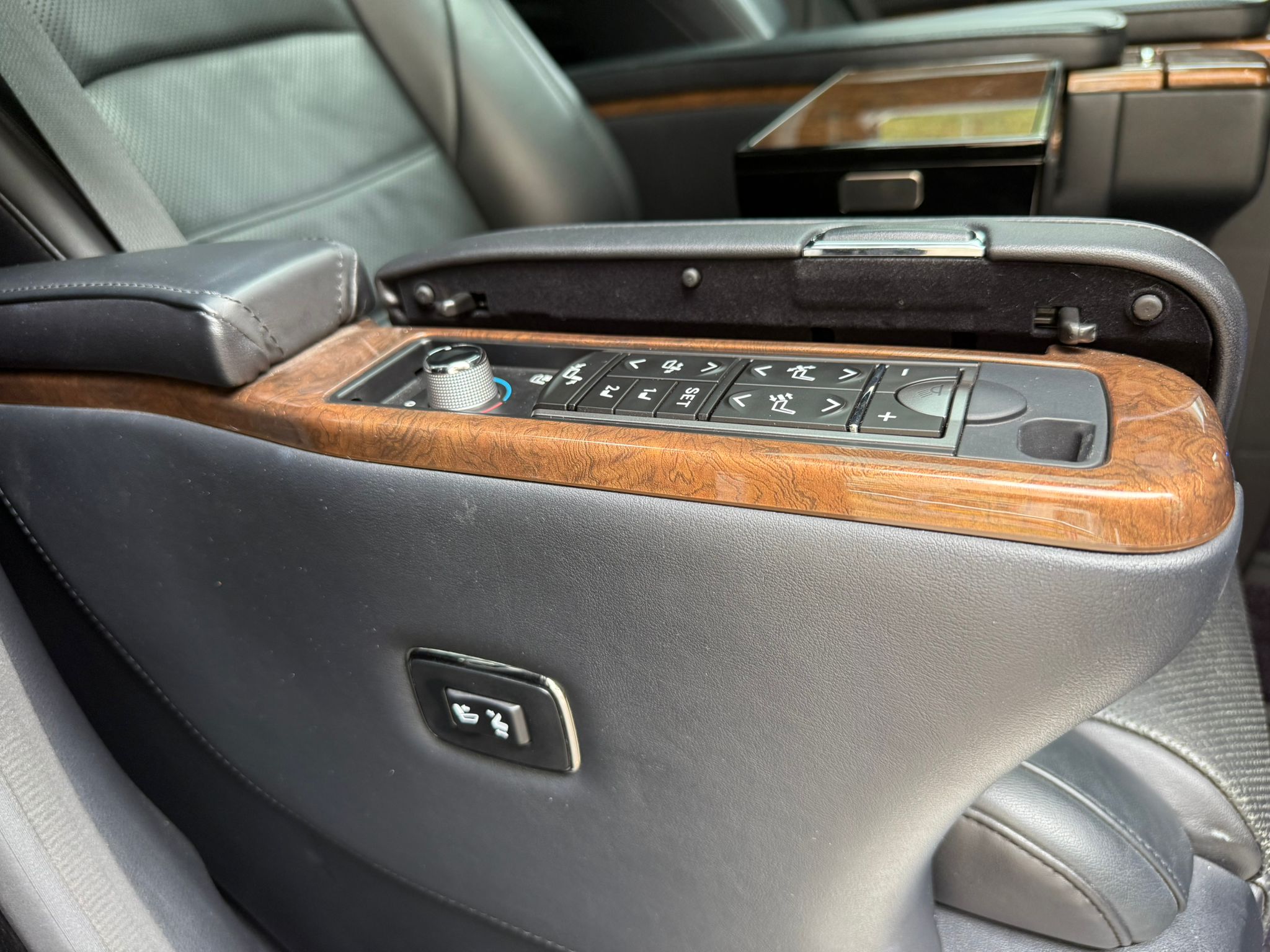TOYOTA VELLFIRE Executive Lounge 3.5A - Image 9