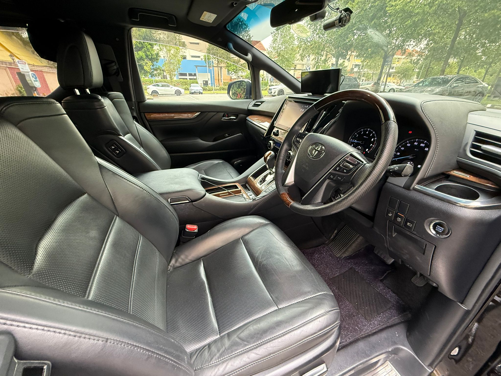 TOYOTA VELLFIRE Executive Lounge 3.5A - Image 4