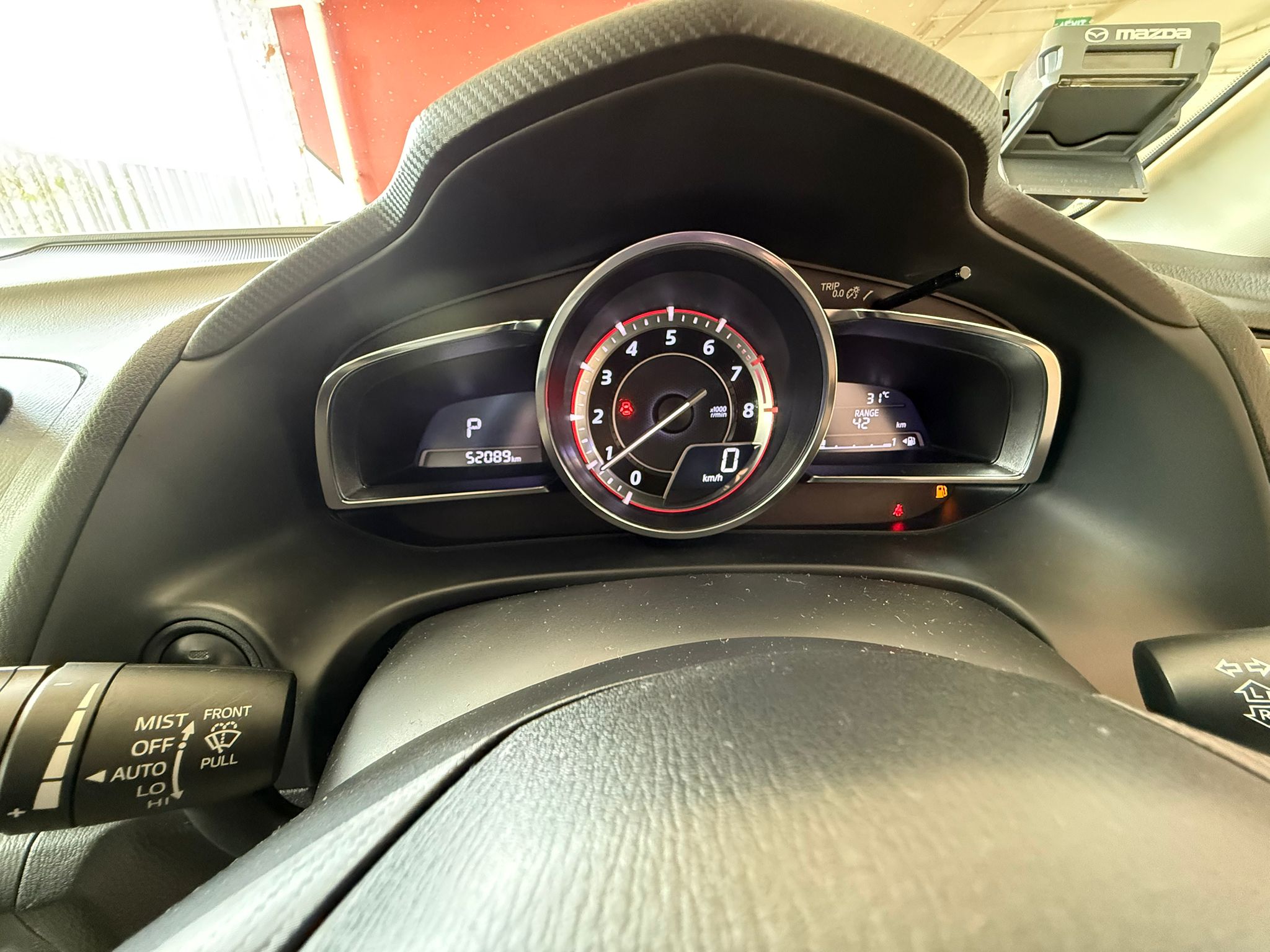 MAZDA MAZDA3 4 -Door HUD Luxury Model - Image 9