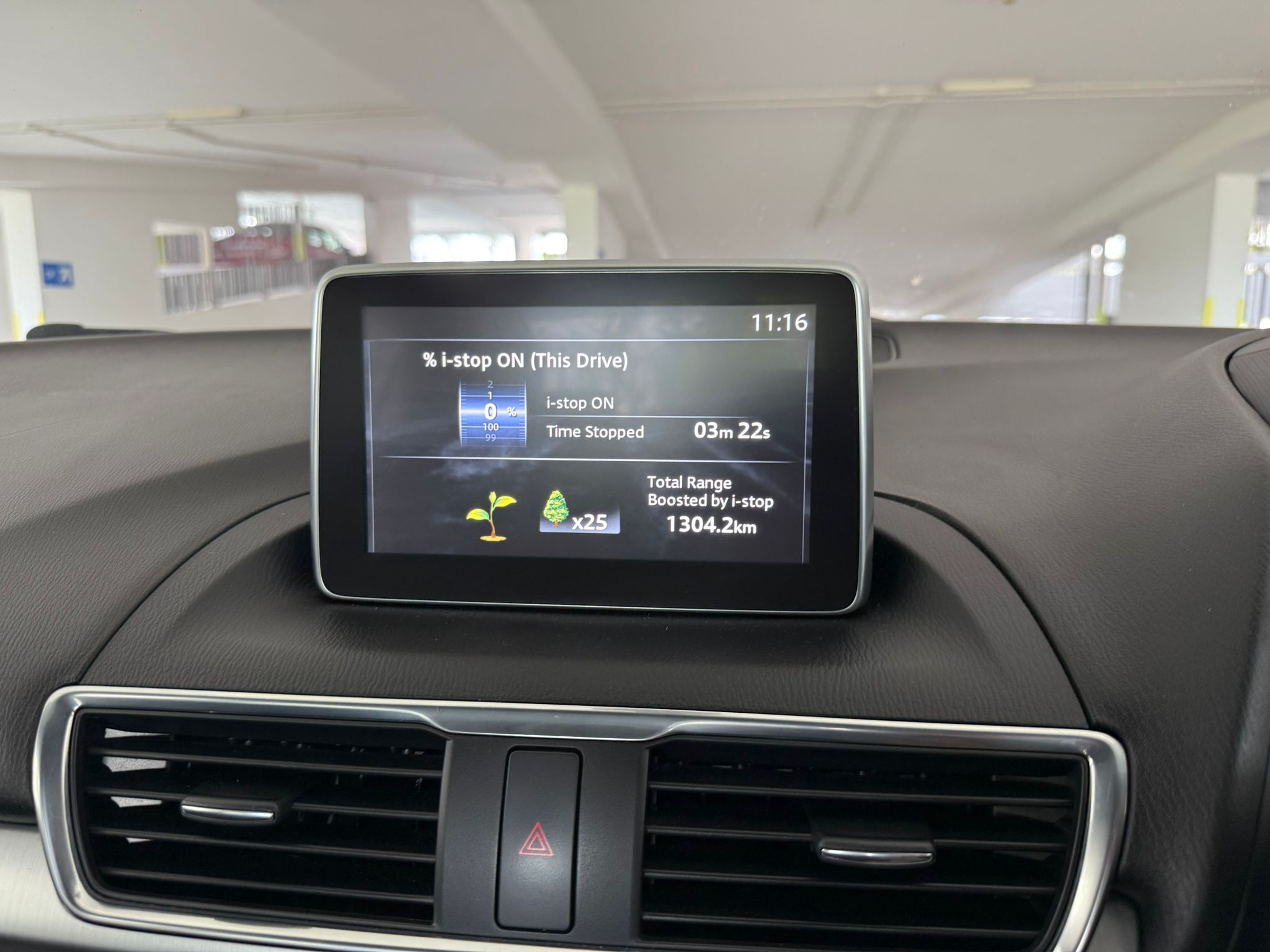 MAZDA MAZDA3 4 -Door HUD Luxury Model - Image 10