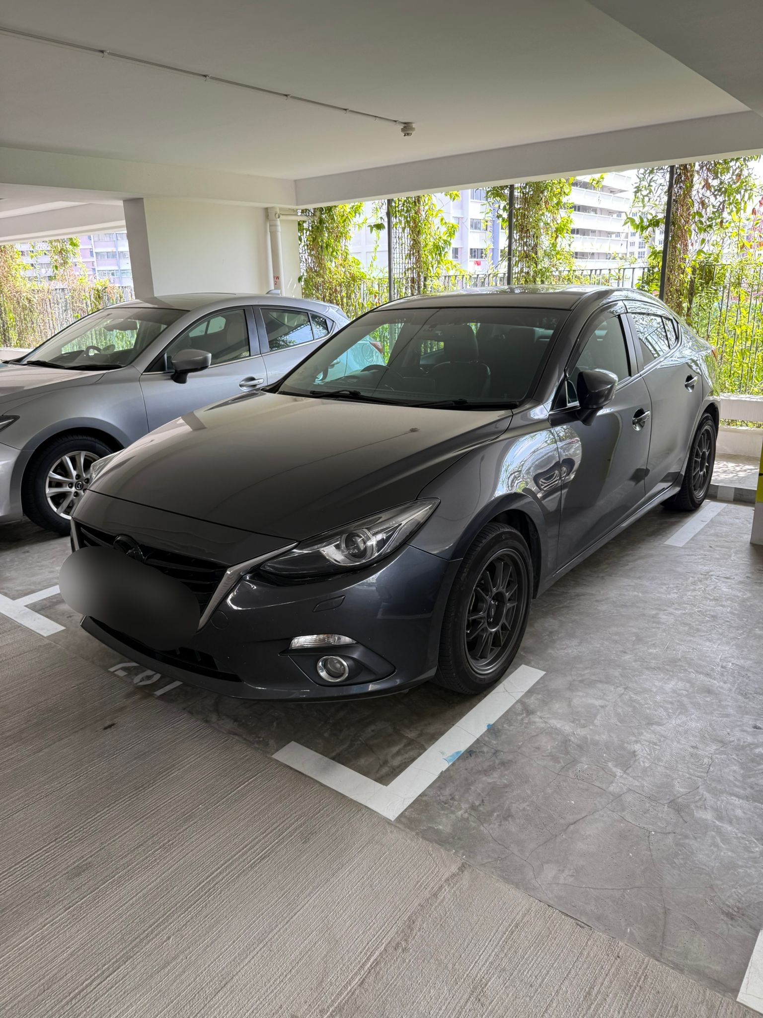 MAZDA MAZDA3 4 -Door HUD Luxury Model - Image 1